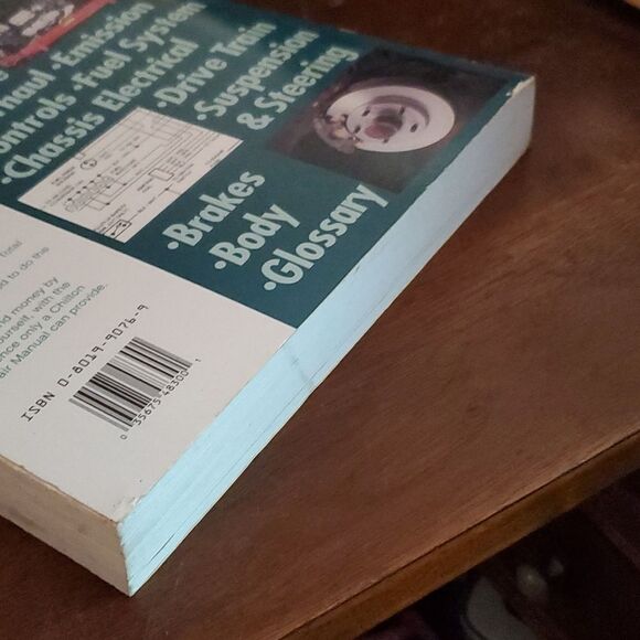 Chilton's Mercedes Coupes Sedans wagons 1974-84 Repair Manual - Picture 6 of 8